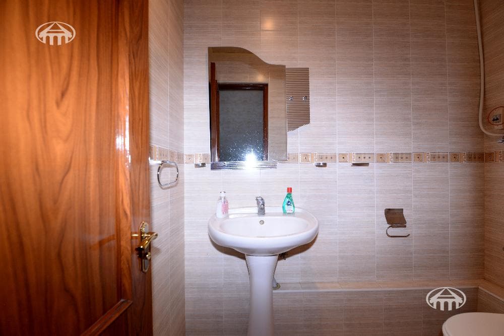 Սեփական տուն · 4 սեն. · 285 մ² · Էրեբունի