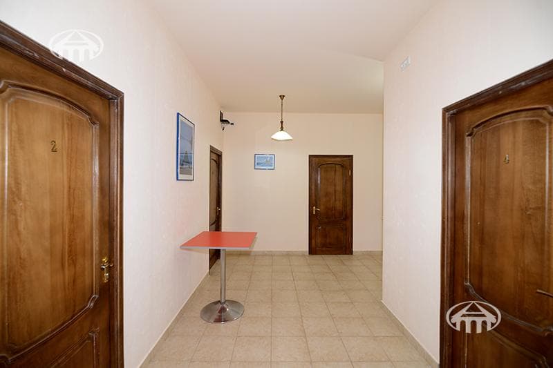 House · 6 rooms · 273 m² · Arabkir