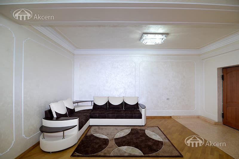 Apartment · 4 rooms · 240 m² · Kentron