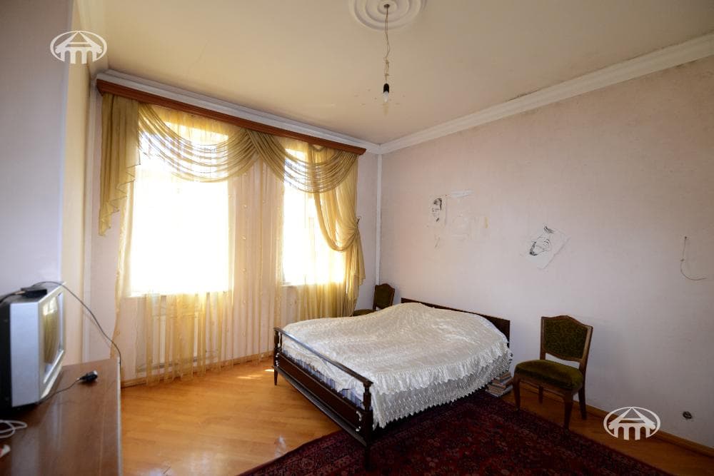 Առանձնատուն · 5 սեն. · 319 մ² · Քանաքեռ-Զեյթուն