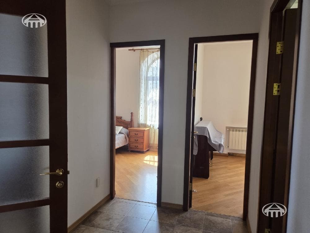 Квартира · 4 комн. · 122 м² · Кентрон
