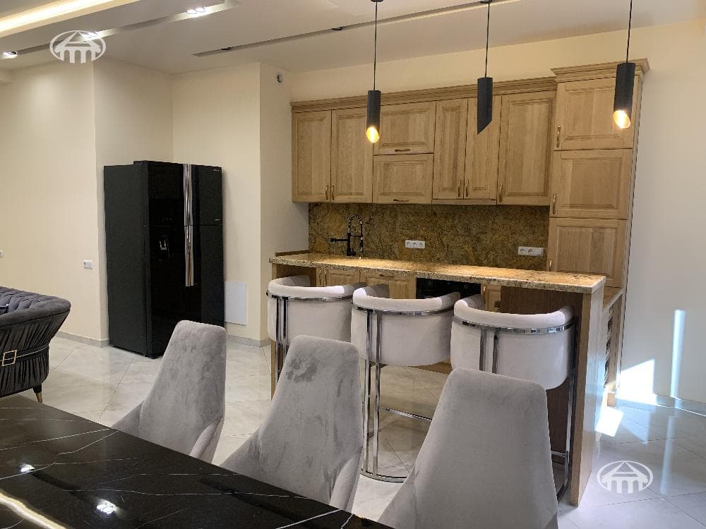 Квартира · 3 комн. · 95 м² · Кентрон