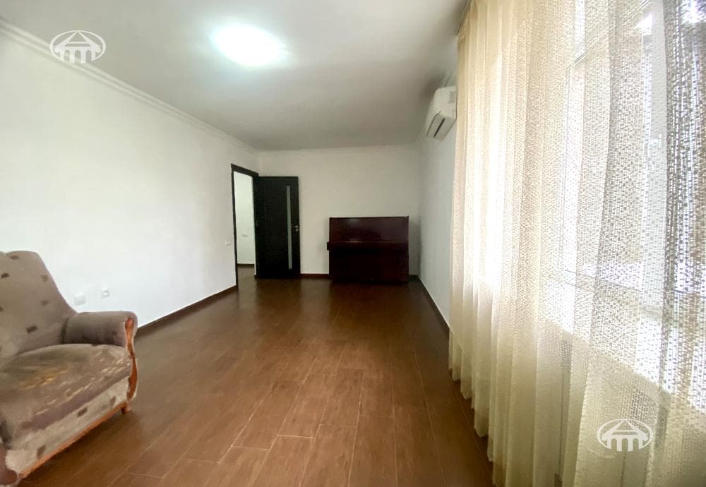 Apartment · 2 rooms · 72 m² · Kentron
