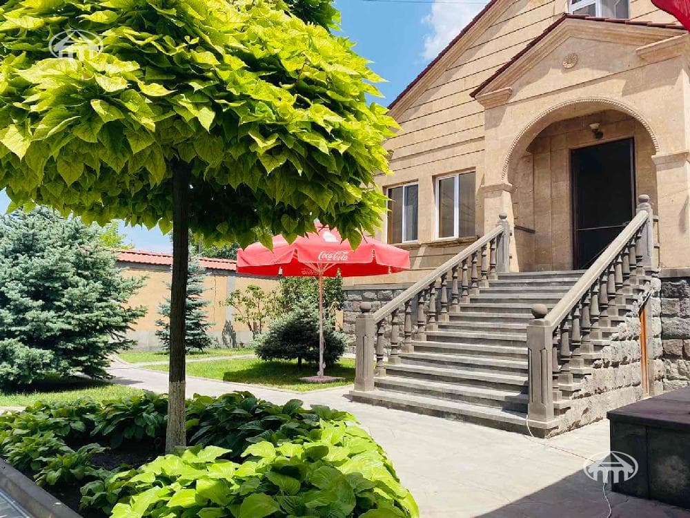 Առանձնատուն · 6 սեն. · 500 մ² · Էրեբունի