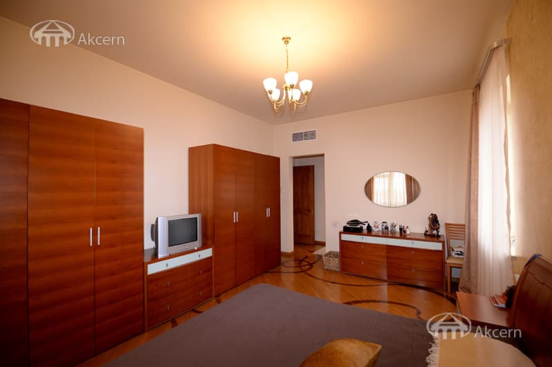 Apartment · 4 rooms · 164 m² · Kentron
