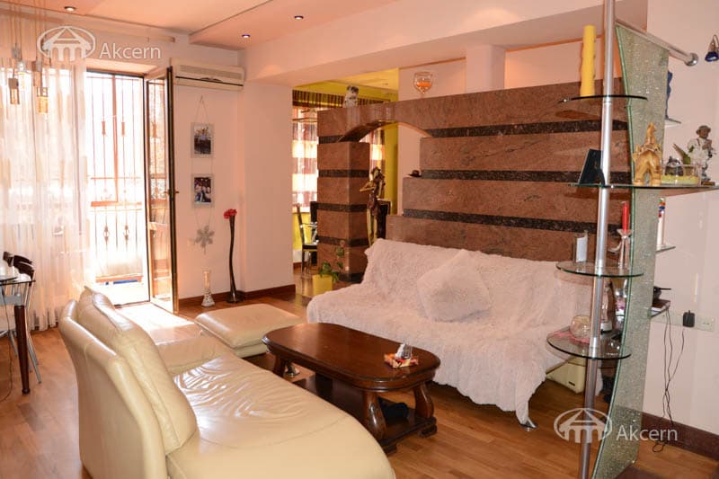 Apartment · 3 rooms · 90 m² · Kentron