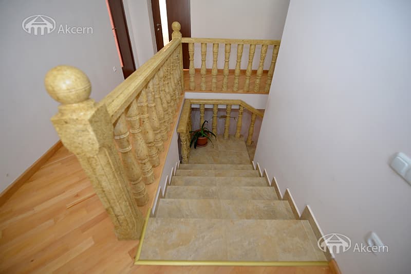 Mansion · 6 rooms · 280 m² · v. Arinj