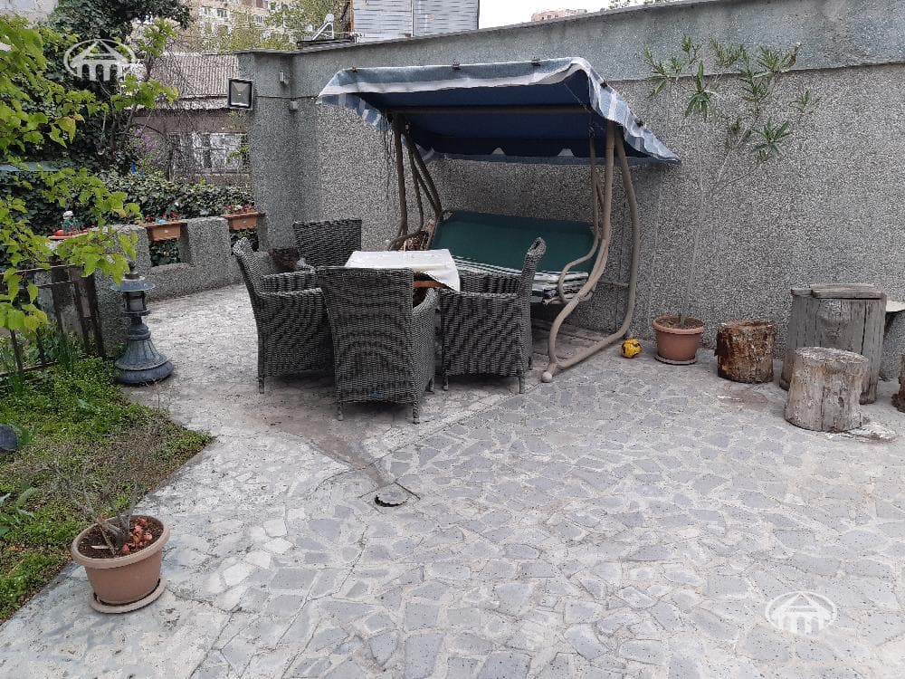 Дом · 5 комн. · 392 м² · Кентрон
