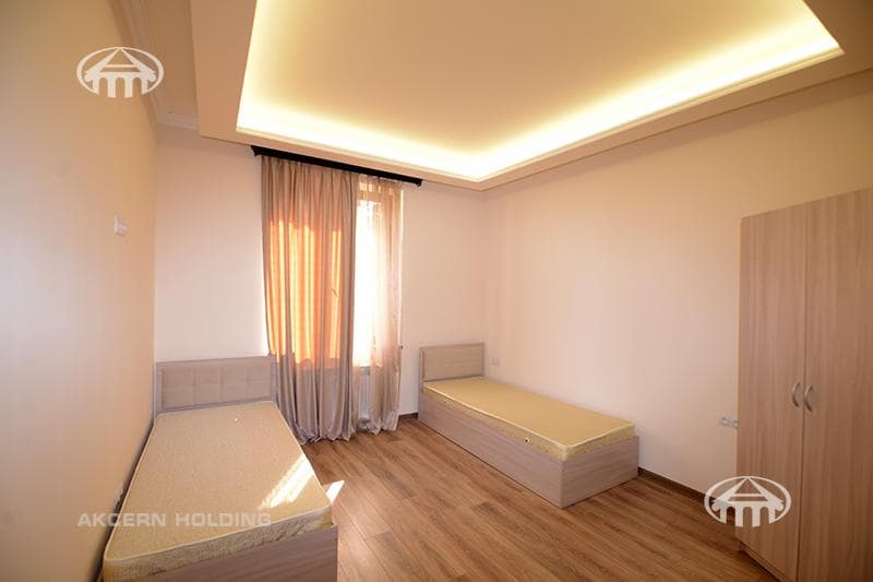 House · 6 rooms · 210 m² · Arabkir