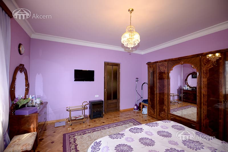 Առանձնատուն · 7 սեն. · 346 մ² · Կենտրոն