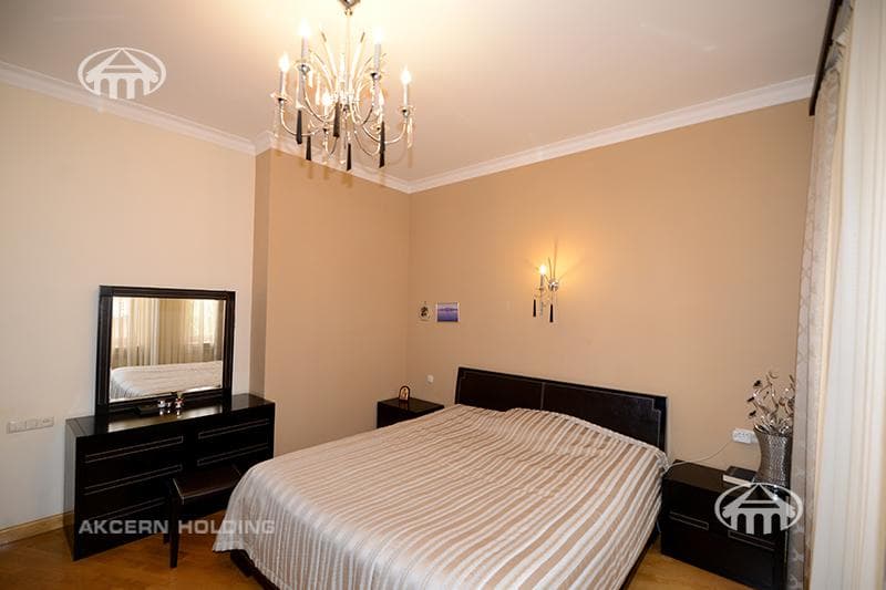 Особняк · 9 комн. · 650 м² · Аджапняк