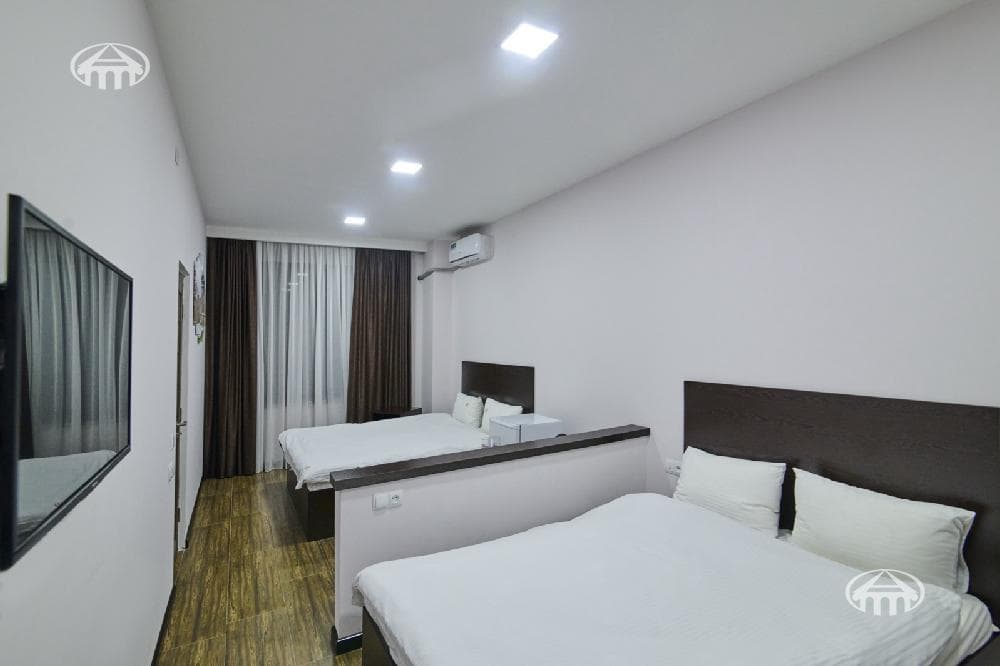 Hotel · 8 rooms · 585 m² · Arabkir