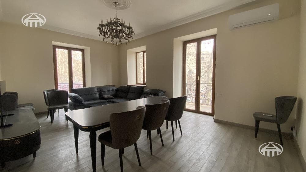 Բնակարան · 2 սեն. · 87 մ² · Կենտրոն
