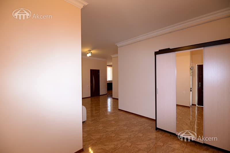 Բնակարան · 3 սեն. · 90 մ² · Կենտրոն — Լուսանկար 17 / 34
