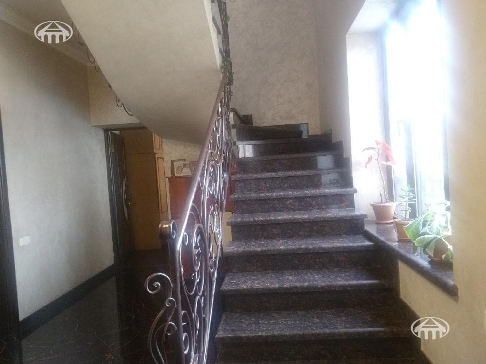 Առանձնատուն · 5 սեն. · 222 մ² · Արաբկիր