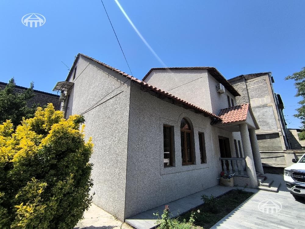 Mansion · 6 rooms · 348 m² · Kentron