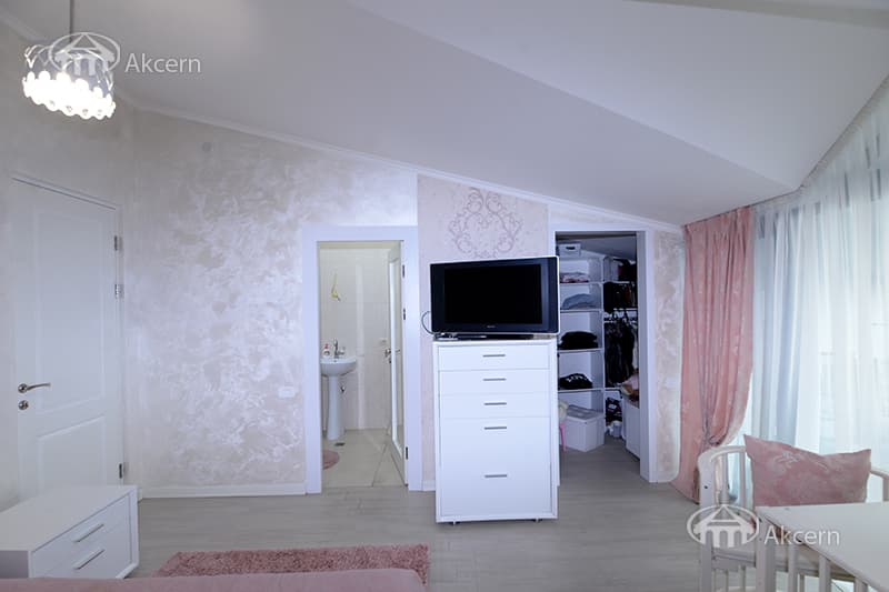 Квартира · 3 комн. · 111 м² · Кентрон