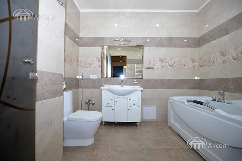 Apartment · 4 rooms · 280 m² · Kentron