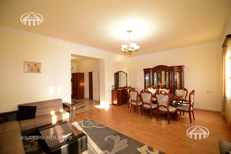 Дом · 4 комн. · 304 м² · Арабкир