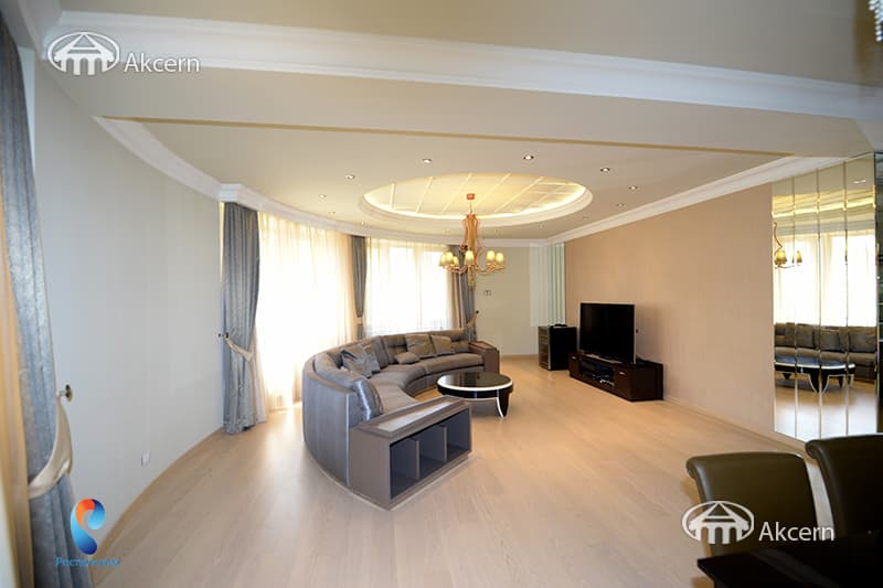 Квартира · 4 комн. · 174 м² · Кентрон