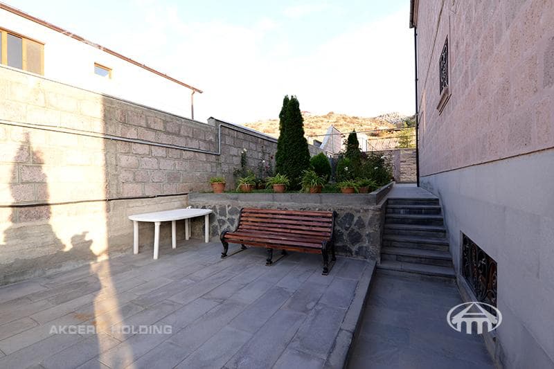 Առանձնատուն · 5 սեն. · 372 մ² · գ․ Առինջ