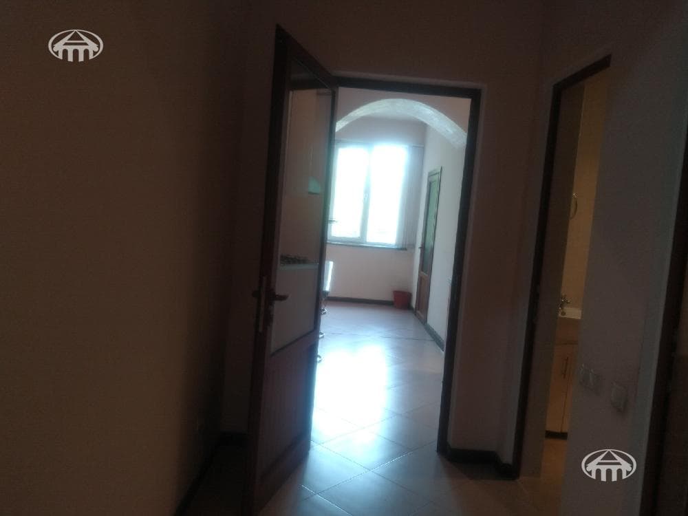 Office · 102 m² · Kentron