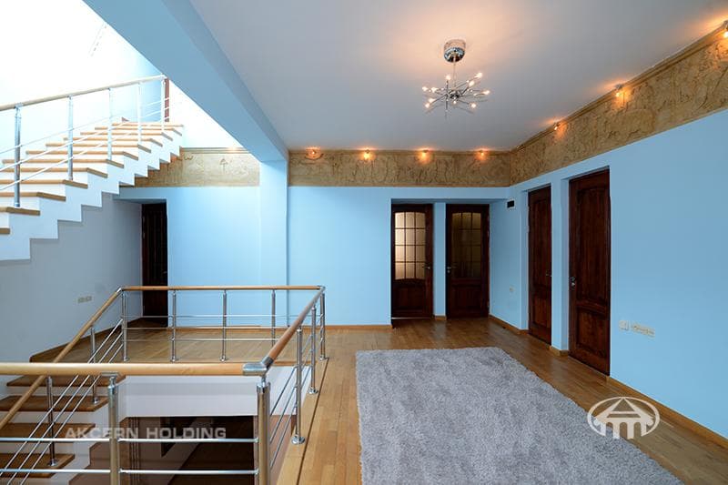 Mansion · 6 rooms · 817 m² · Arabkir