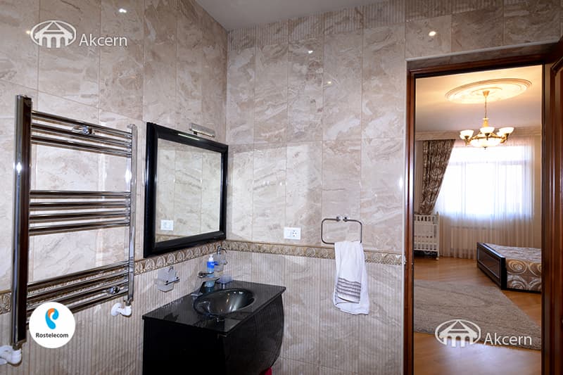 Mansion · 7 rooms · 729 m² · v. Arinj