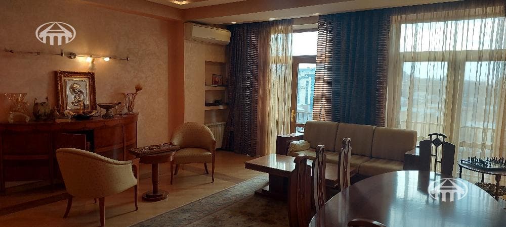 Квартира · 4 комн. · 135 м² · Кентрон