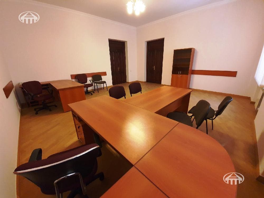Գրասենյակ · 50 մ² · Կենտրոն