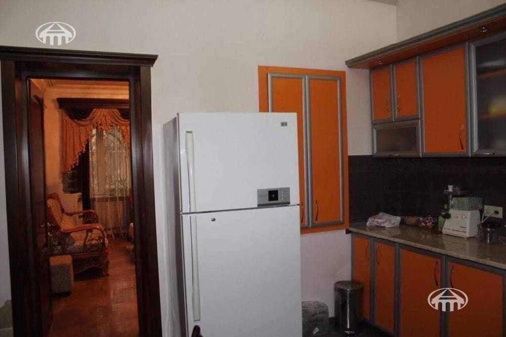 Առանձնատուն · 7 սեն. · 330 մ² · Էրեբունի