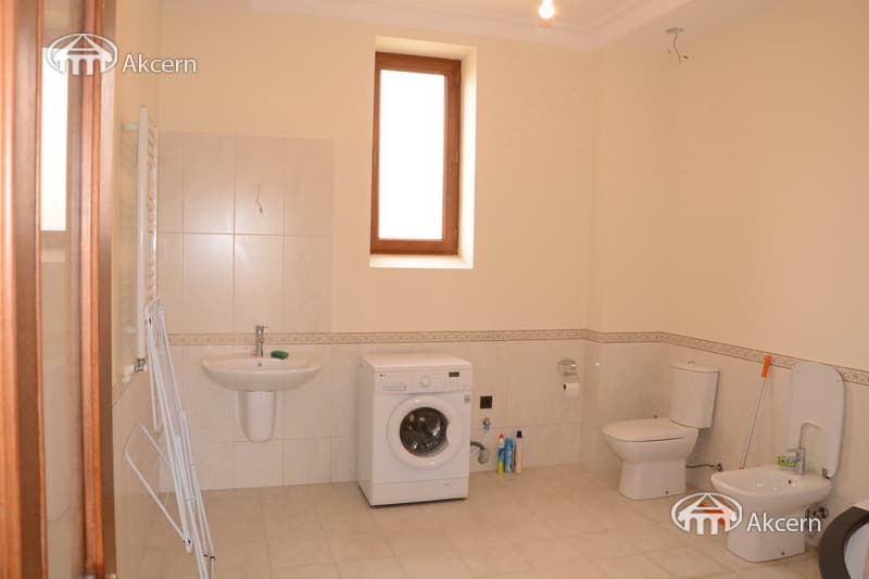Առանձնատուն · 8 սեն. · 898 մ² · Արաբկիր
