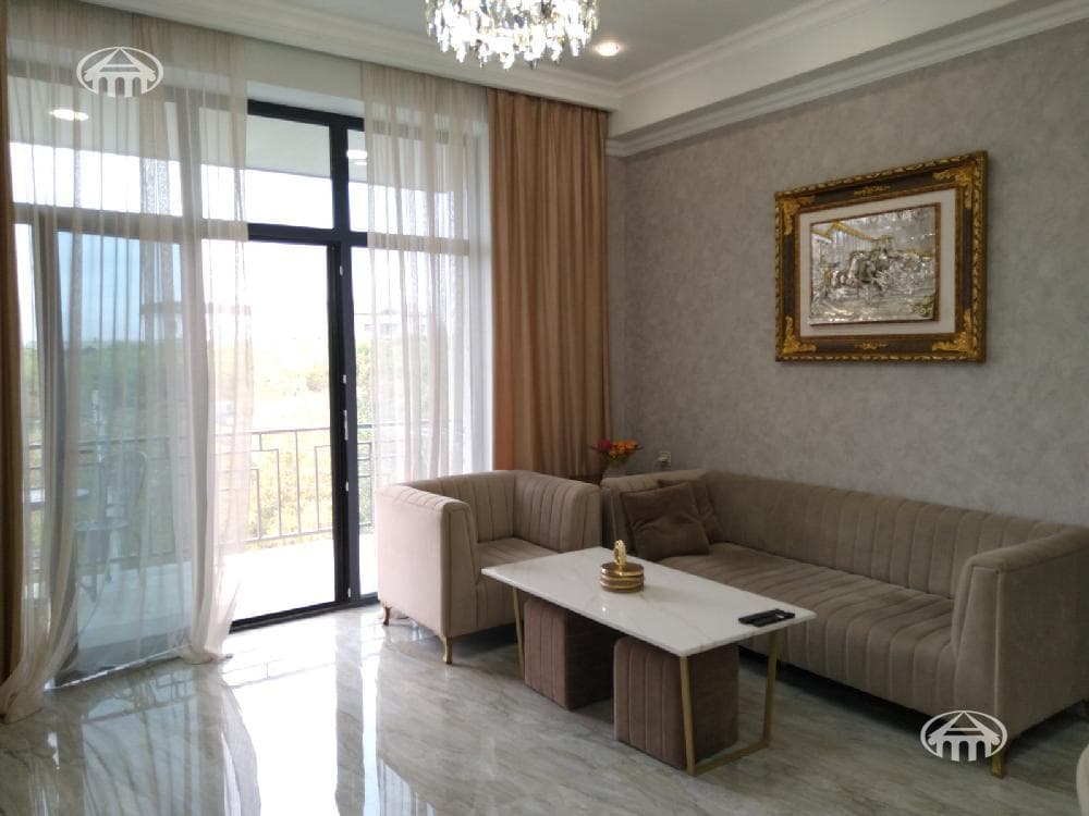 Apartment · 3 rooms · 82 m² · v. Arinj