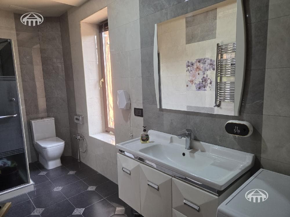Особняк · 5 комн. · 280 м² · Аджапняк