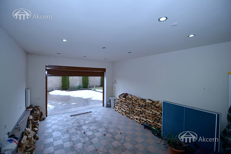 Mansion · 5 rooms · 440 m² · Avan