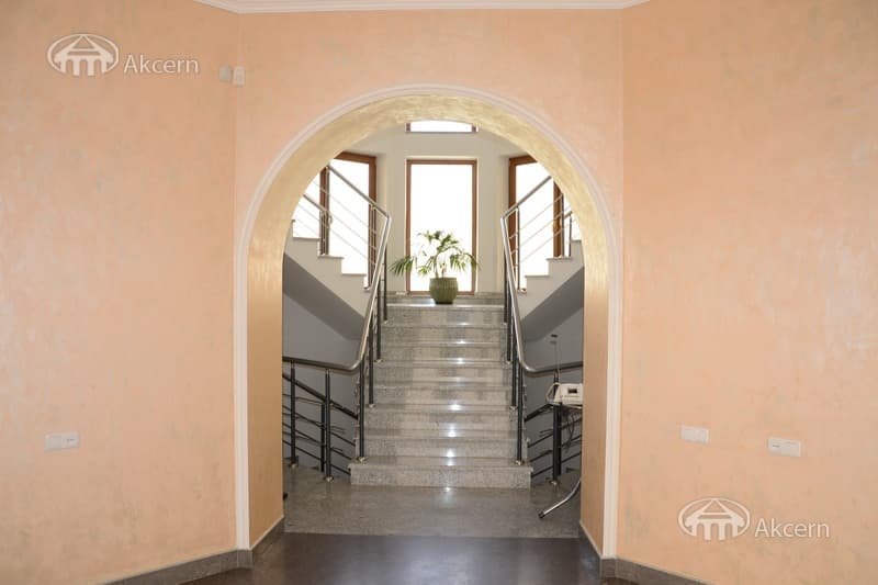Особняк · 5 комн. · 300 м² · Арабкир