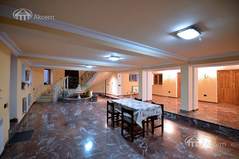 Mansion · 9 rooms · 680 m² · Arabkir