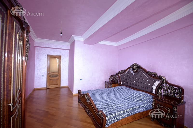 Apartment · 4 rooms · 240 m² · Kentron