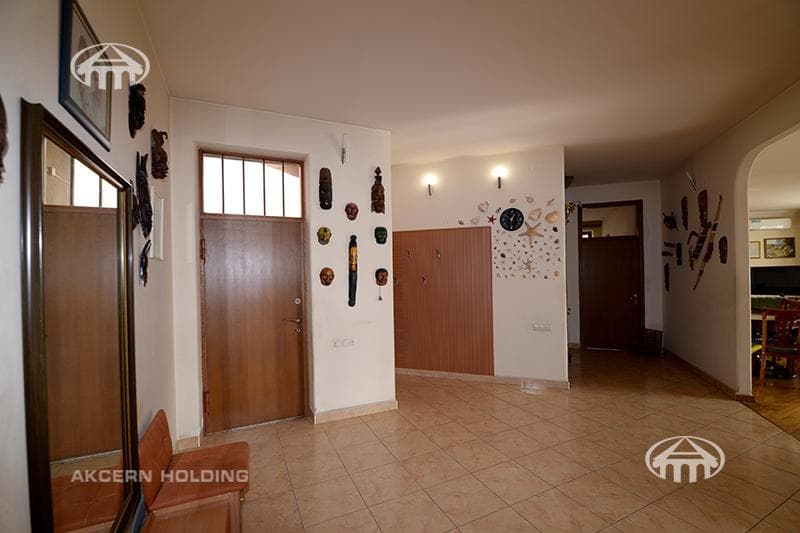 Mansion · 9 rooms · 560 m² · Kentron