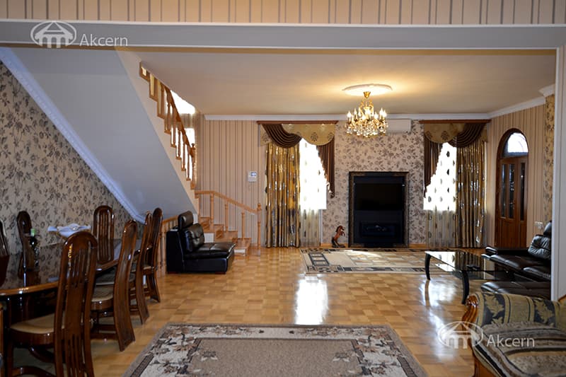 Mansion · 5 rooms · 280 m² · Parakar