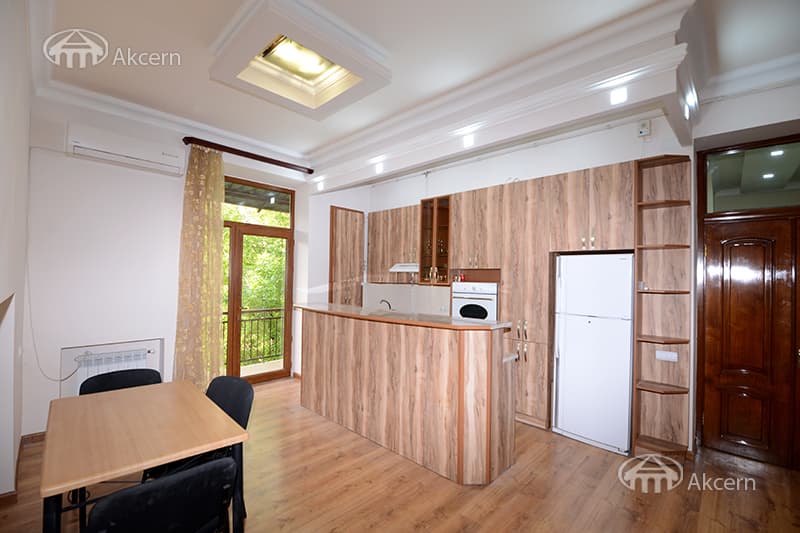 Apartment · 3 rooms · 90 m² · Kentron