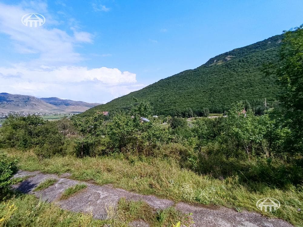 Land · 25,000 m² · Meghradzor