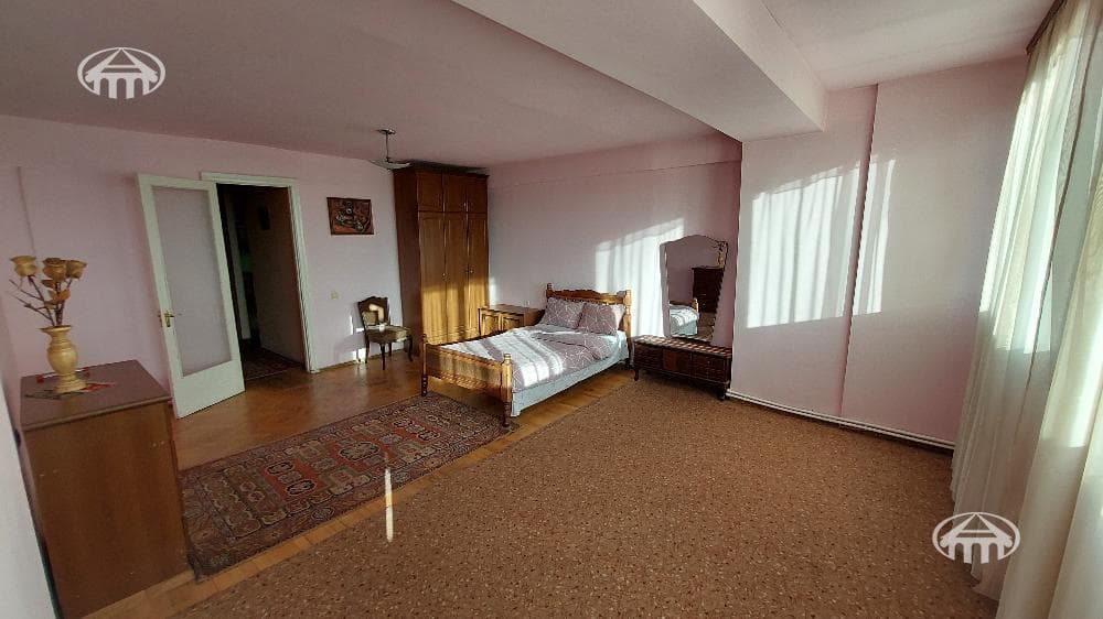 Квартира · 3 комн. · 153 м² · Кентрон