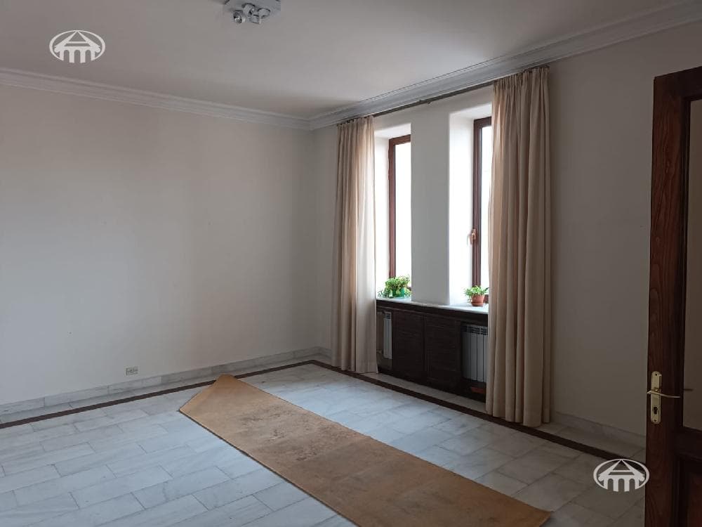 Mansion · 7 rooms · 517 m² · Kentron