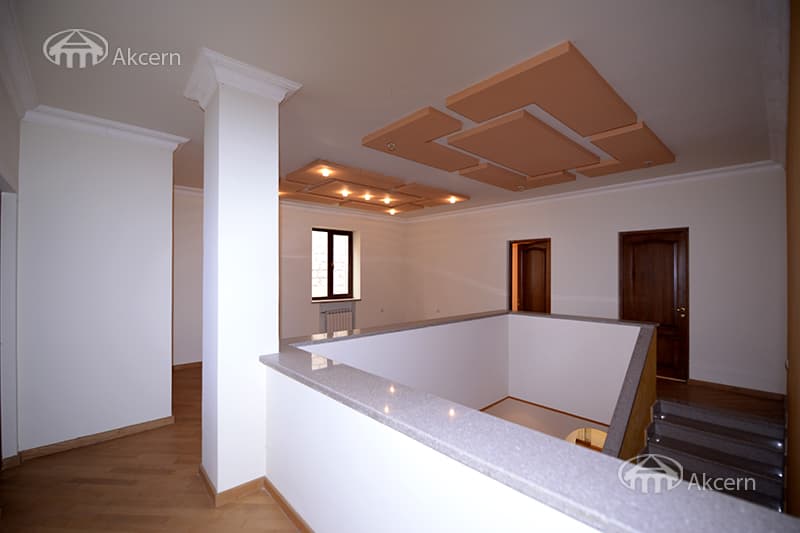 Офис · 347 м² · Кентрон