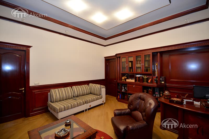 Особняк · 6 комн. · 437 м² · Аван