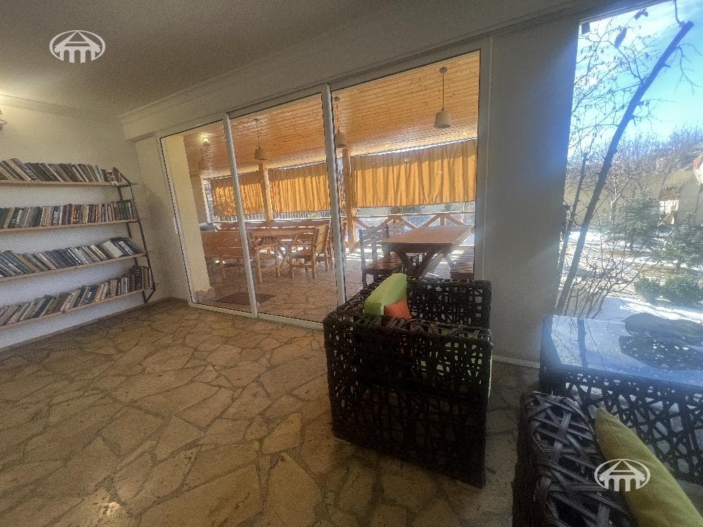 Hotel · 9 rooms · 1,200 m² · Djrvej