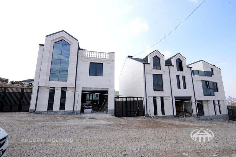 Mansion · 303.5 m² · v. Arinj