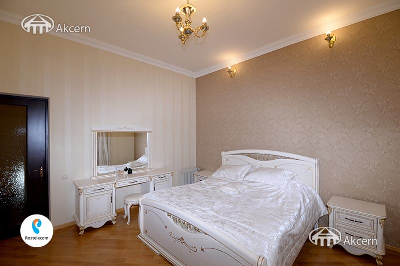 Առանձնատուն · 6 սեն. · 427 մ² · Կենտրոն