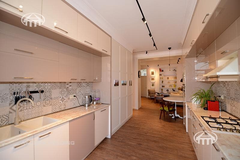 Apartment · 3 rooms · 99 m² · Kentron